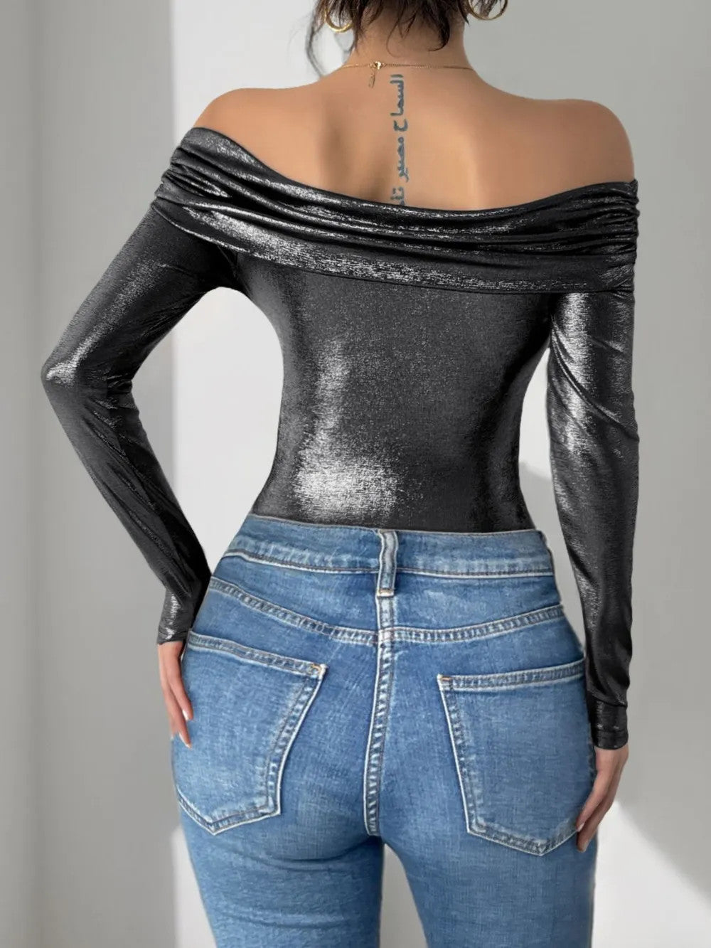 ️ Body a Maniche Lunghe con Arricciature e Scollo Bardot