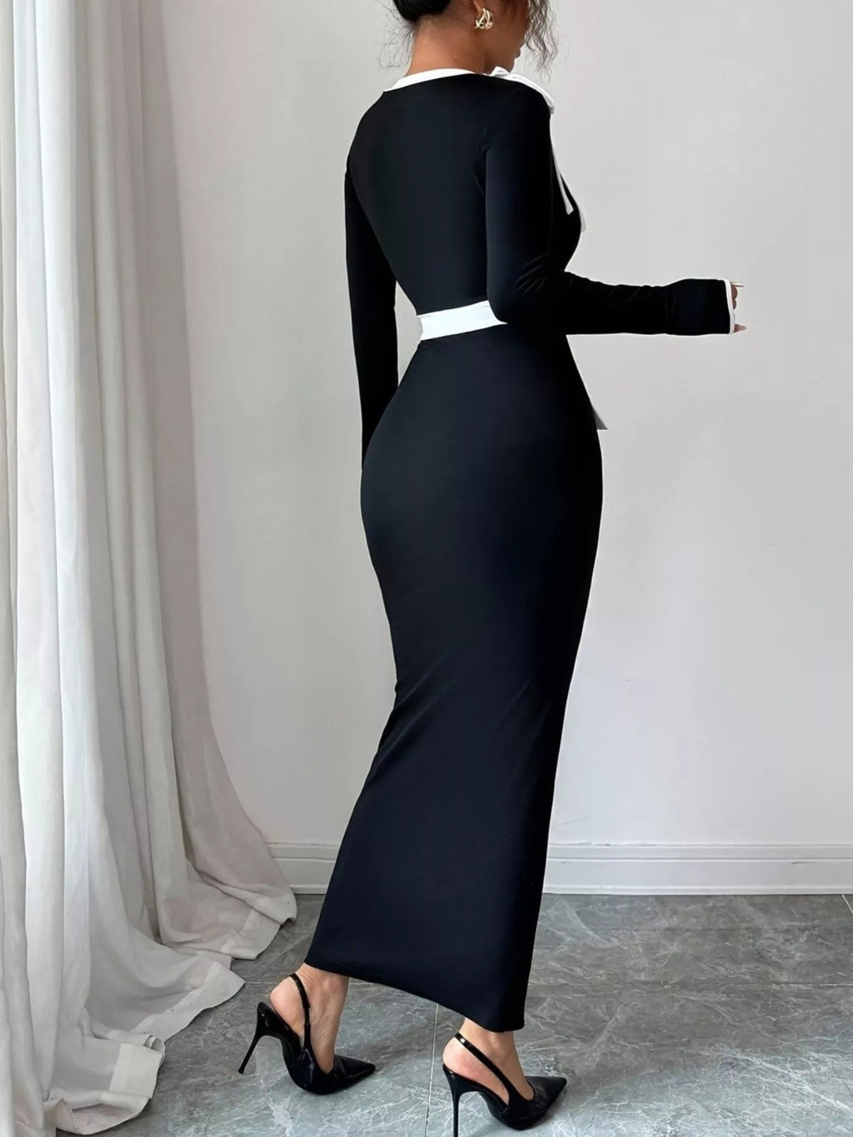 ️ Abito Lungo a Maniche Lunghe con Profili a Contrasto